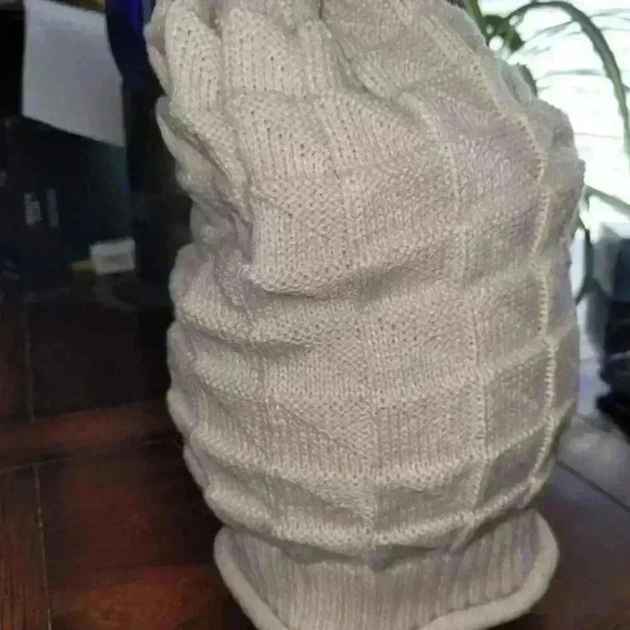 Beanie - Picture 2 of 2